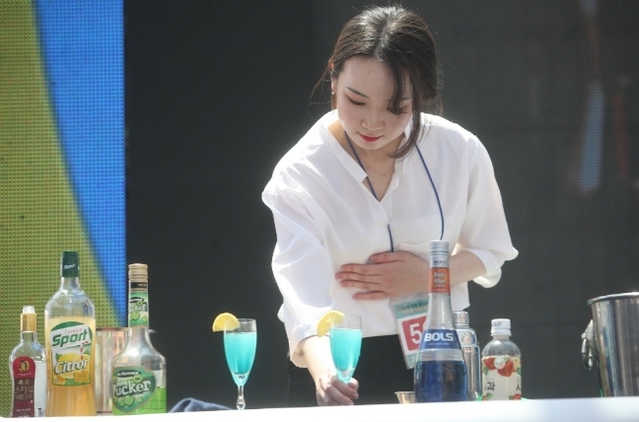 ▲ 선린대학교 호텔·외식경영계열 재학생들이 제 30회 동성로축제 국가대표 바텐더 선발전에 출전해 우수한 성적을 거뒀다.ⓒ선린대학교
