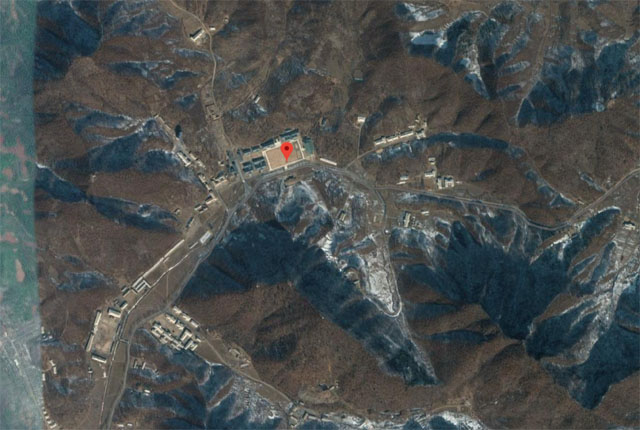 ▲ 美CSIS의 '휴전선 너머' 연구팀이 지하 탄도미사일 기지가 있는 곳으로 지목한 함경남도 은산군 유상리 일대. ⓒ구글 지도 캡쳐.