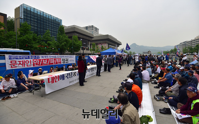 ▲ 13일 4일차를 맞은 대한애국당 광화문 천막 농성장 모습. ⓒ정상윤 기자