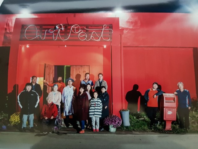 ▲ 단양 만종리 대학로극장 단원들과 주민들.ⓒ만종리대학로극장 제공