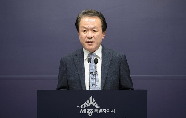 ▲ 이강진 세종시 정무부시장은 16일 정례브리핑을 통해 “지난달 ‘주민자치회 시범실시 조례’를 전면 개정해 ‘주민자치회’를 도입해 현재 시범운영하고 있다”고 밝히고 있다.ⓒ세종시