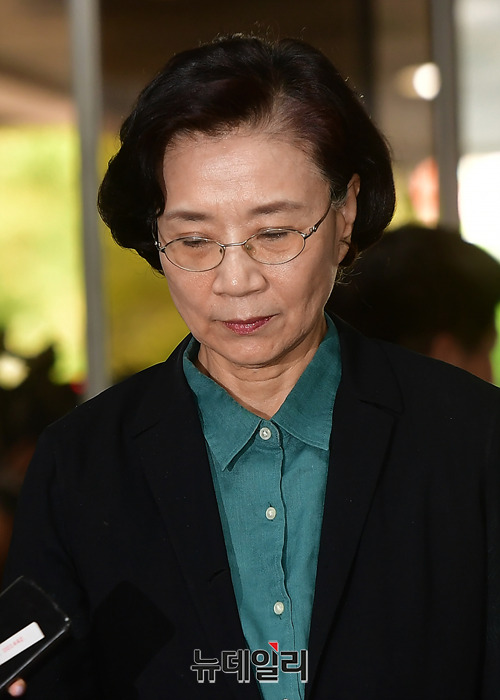 ▲ 이명희 전 일우재단 이사장은 지난해 6월 직원 폭행·폭언 관련 영장 실질 심사를 받기 위해 서울중앙지법으로 출석했다ⓒ정상윤 기자