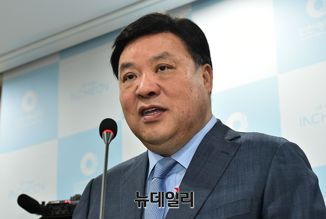 ▲ 서정진 회장은 16일 인천광역시청에서 열린 '셀트리온그룹 비전 2030년' 기자간담회에 참석했다. ⓒ이종현 기자