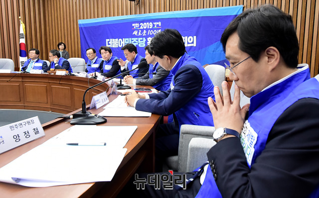 ▲ 15일 서울 여의도 국회에서 열린 민주당 확대간부회의에 참석한 양정철 민주연구원장이 상념에 젖어 있다. ⓒ박성원 기자