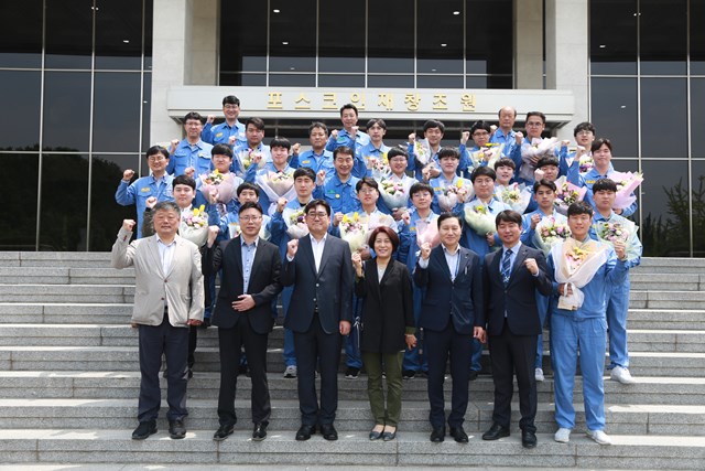 ▲ 포스코가 15일 포항 인재창조원에서 ‘협력사 취업지원 교육’ 수료식을 개최했다.ⓒ포스코