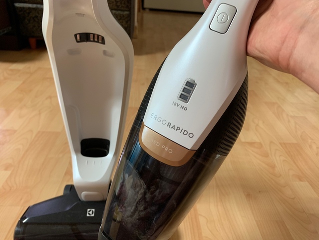 ▲ 모터 부분에 위치한 먼지통은 '원터치 방식'으로 손쉽게 탈착이 가능하다. ⓒ연찬모 기자