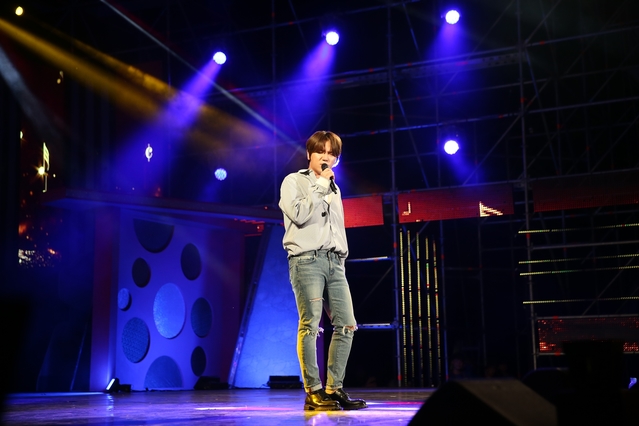 ▲ 2019성주생명문화축제 개막식에 가수 케이윌이 공연을 펼치고 있다.ⓒ성주군