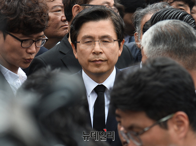 ▲ 18일 오전 광주 북구 국립5·18 민주묘지에서 열린 제37주년 5·18광주민주화운동 기념식에 참석하기 위해 광주를 찾은 황교안 자유한국당 대표. ⓒ박성원 기자