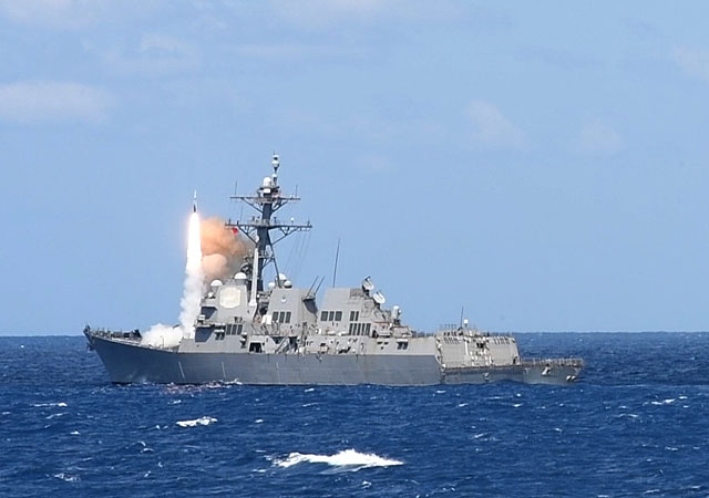 ▲ 미 해군 이지스 구축함이 SM-2 미사일을 발사하는 장면. ⓒ미해군 공개사진-레이시온.