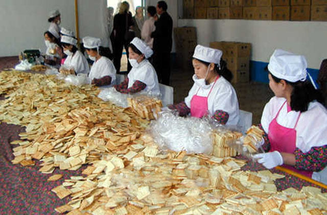 ▲ 유엔 세계식량계획(WFP)이 공개한 북한 비스킷 공장. WFP는 북한에 대한 식량지원을 계속 해오고 있다. ⓒ연합뉴스. 무단전재 및 재배포 금지.