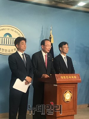 ▲ (왼쪽부터) 김병욱, 최운열, 유동수 더불어민주당 의원. ⓒ 뉴데일리