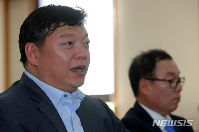 ▲ 20일 오후 경기 과천시 과천정부청사에서 열린 법무부 검찰 과거사위원회 회의에 참석한 문준영 위원이 '장자연 리스트' 의혹 사건에 대한 심의 결과를 발표하고 있다.  ⓒ뉴시스