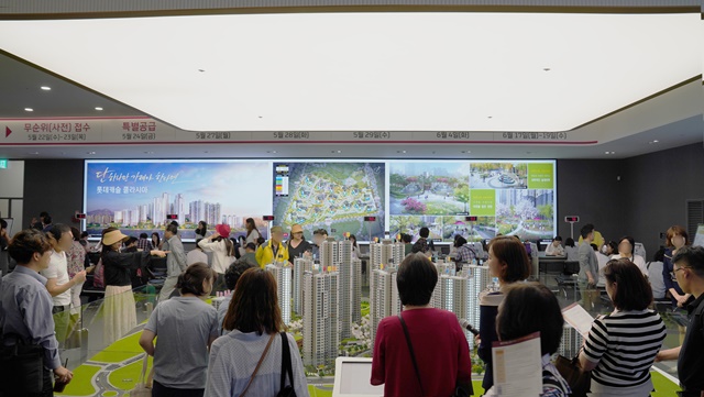 ▲ 자료사진. '롯데캐슬 클라시아' 견본주택 내. ⓒ롯데건설