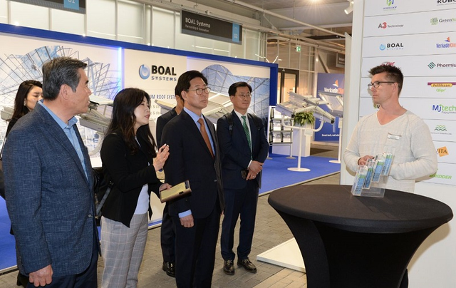 ▲ 양승조 충남도지사가 20일 네덜란드 바게닝헨대학과 이 대학 내 농업연구센터를 방문했다.ⓒ충남도