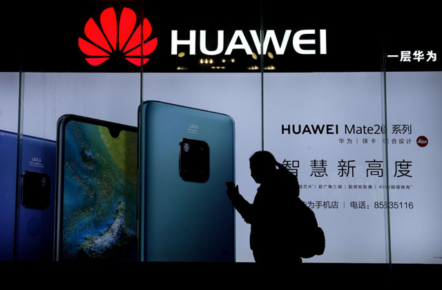 ▲ 중국 베이징의 화웨이 휴대전화 판매 대리점. ⓒ뉴시스 AP. 무단전재 및 재배포 금지.