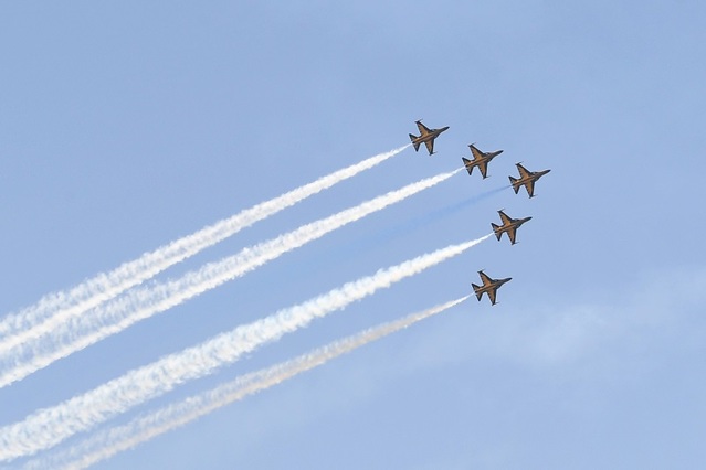 ▲ 2018년 5월 부대개방행사에서 블랙이글스가 공군사관학교 상공에서 축하비행을 하고 있다.ⓒ공군사관학교