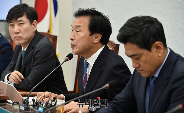 ▲ 바른미래당 손학규 대표(가운데)와 하태경 의원(왼쪽), 오신환 신임 원내대표(오른쪽). ⓒ박성원 기자