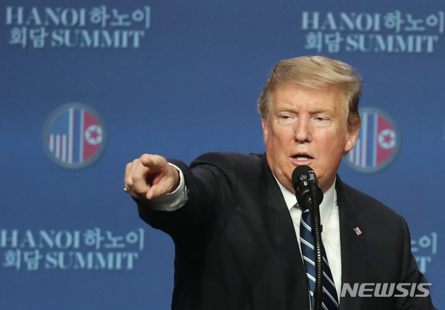 ▲ 지난 2월 28일 하노이 미북정상회담 직후 기자회견을 하고 있는 트럼프 대통령ⓒ뉴시스.