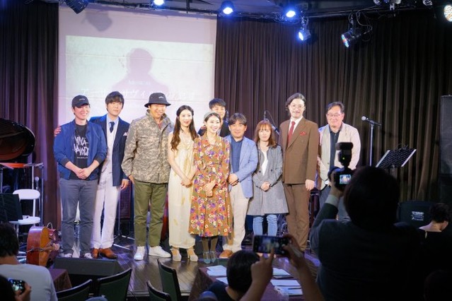 ▲ 뮤지컬 '아서 새빌의 범죄' 쇼케이스 참석한 제작진과 출연진 포토타임을 갖고 있다.ⓒ라이브