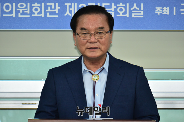 ▲ 22일 오후 2시 국회의원회관 제3간담회실에서 열린'올바른 플랫폼 생태계 조성 토론회'를 주최한 정갑윤 자유한국당 국회의원.ⓒ이종현 기자