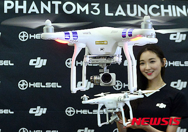 ▲ DJI의 드론 '팬텀 3'의 국내 발표 현장(사진과 기사 내용은 직접적 관련이 없습니다.)ⓒ뉴시스. 무단전재 및 재배포 금지.