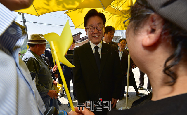 ▲ 23일 경남 봉하마을 노무현 전 대통령 10주기 추도식에 참석한 이재명 경기도지사. ⓒ정상윤 기자