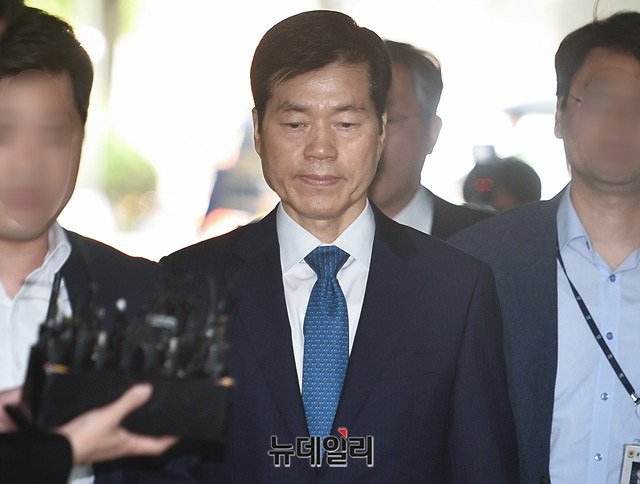 ▲ 김태한 삼성바이오로직스 대표가 24일 영장실질심사를 받기 위해 법원에 출석하고 있다. ⓒ박성원 기자