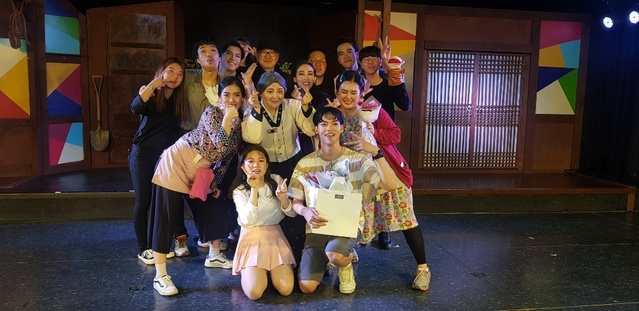 ▲ 본선 진출을 기뻐하는 호산대 뮤지컬과 학생들.ⓒ호산대