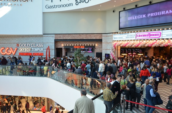 ▲ 터키 앙카라에 위치한 '씨네맥시멈 아타큘레' 로비 입구 전경 모습. ⓒCGV