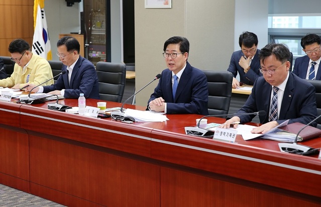 ▲ 양승조 충남도지사가 27일 도청에서 실국원장회의를 주재하고 있다.ⓒ충남도