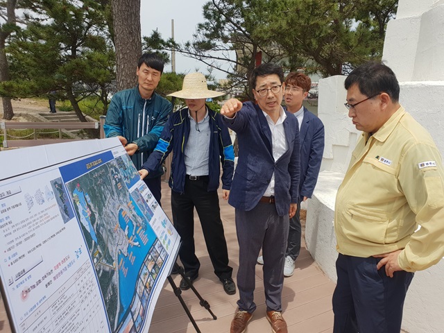▲ 주낙영 경주시장이 여름 성수기 대비 해양관광분야 현장 점검을 하고 있다.ⓒ경주시
