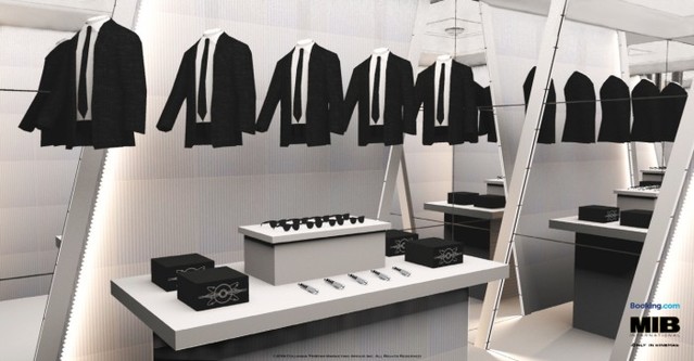 ▲ '맨 인 블랙: 인터내셔널' 속 런던 본부를 재현한 숙소 내 피팅룸.ⓒ부킹닷컴