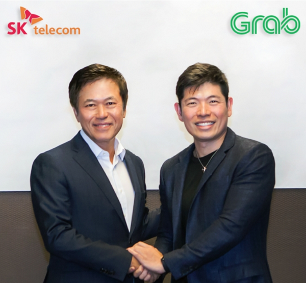 ▲ 박정호 SKT 사장(왼쪽)과 앤서니 탄 그랩 CEO가 지난 1월 서울 을지로 SKT 본사에서 조인트벤처 ‘그랩지오홀딩스’ 설립 협약을 체결했다. ⓒSKT