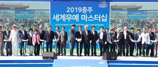 ▲ 2019 충주세계무예마스터십대회 조직위원회는 29일 서울 광화문광장에서 성공기원 행사를 통해 서울시민들의 참여를 당부했다.ⓒ충주세계무예마스터십 조직위원회