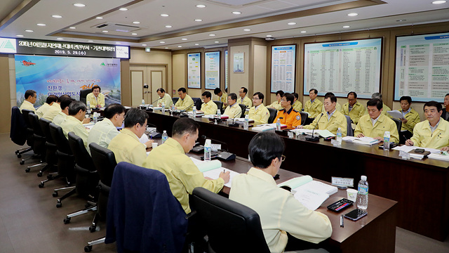 ▲ 대구시는 29일 이상길 행정부시장 주재로 구·군 및 유관기관과 함께 ‘2019년 여름철 자연재난 대비 관련 부서·기관 대책회의’를 갖고 태풍, 호우, 강풍, 폭염 등으로 인한 인명 및 재산피해를 최소화하기 위한 대응태세를 점검했다.ⓒ대구시