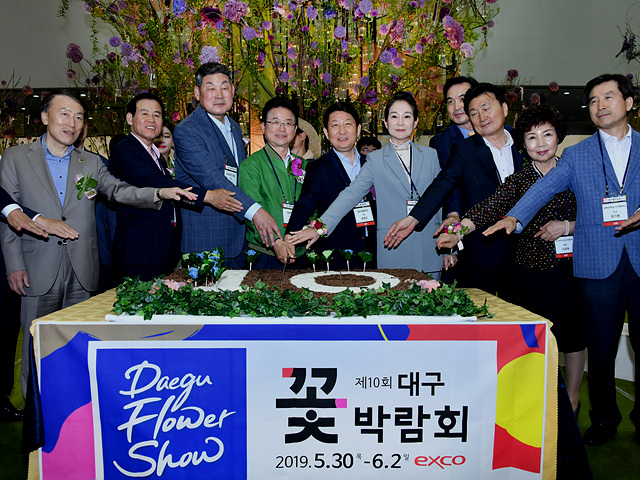 ▲ 행사에는 권영진 대구시장을 비롯해 배지숙 대구시의회 의장과 경북 이철우 도지사와 장경식 경북도의회 의장이 자리를 함께 했다.ⓒ대구시