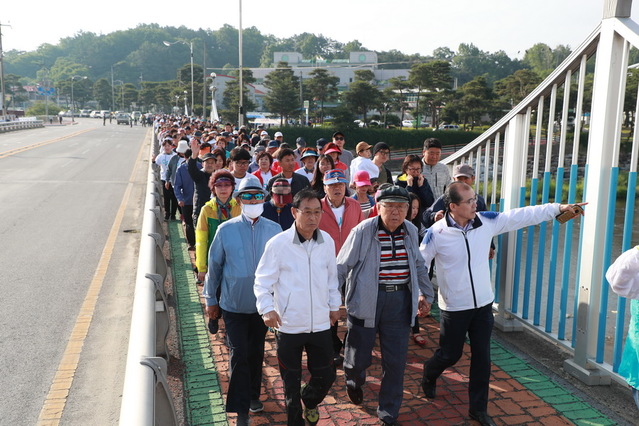 ▲ 2019 예천군민 한마음 건강 걷기대회가 6월 1일 오전 6시 20분부터 예천청소년수련관 광장에서 지역주민 2500여명이 참가한 가운데 열렸다.ⓒ예천군