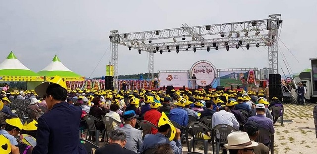 ▲ 지난 1일 서산축협 한우풀라자에서 열린 2019년 서산육산한마당 축제 개막식.ⓒ서산축협