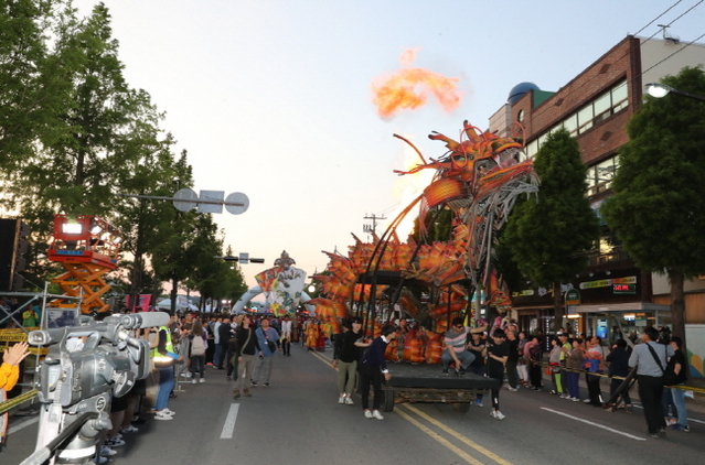 ▲ 거리퍼레이드 모습.ⓒ포항시