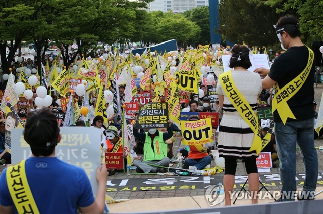 ▲ 자료사진. 지난달 25일 경기 일산·운정 주민들이 고양시 일산 동구청 앞에서 3기 신도시 지정 철회를 요구하는 집회를 열고 있다. ⓒ연합뉴스