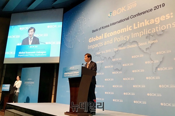 이주열 한국은행 총재가 3일 웨스틴 조선호텔에서 열린 '2019 BOK 국제컨퍼런스'에서 개회사를 하고 있다. ⓒ뉴데일리