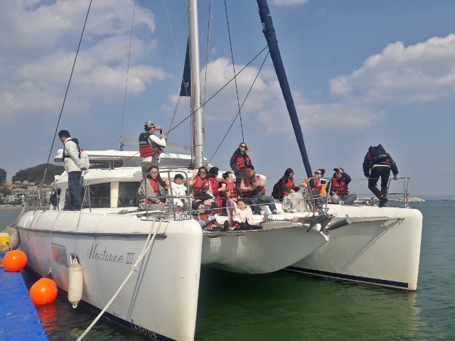 ▲ 지난 3월 영일대해수욕장 일원에서 열린 전국요트대회 기간 실시한 요트체험 모습.ⓒ포항시