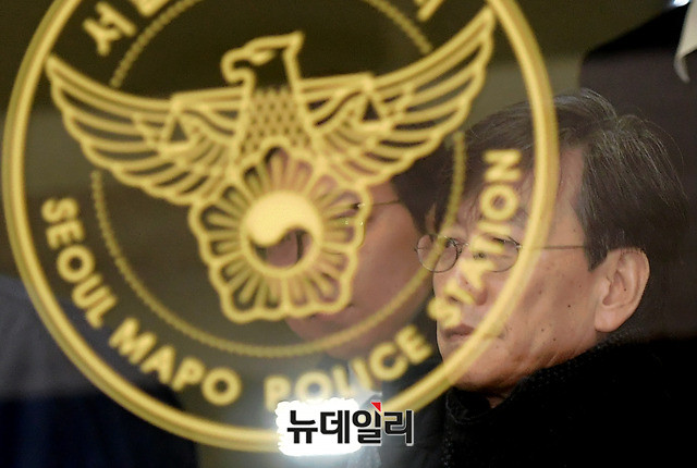 ▲ 자유와 법치를 위한 변호사연합(변호사연합)이 뺑소니 의혹 등을 받는 손석희(62·사진) JTBC 대표에 대한  경찰 수사를 비판하며, 검찰이 실체적 진실을 밝혀야 한다고 촉구했다.ⓒ정상윤 기자