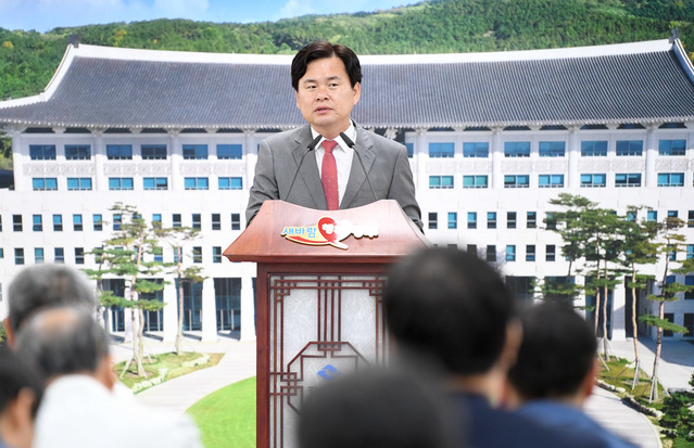 ▲ 김호진 경북도 일자리경제산업실장이 4일 오전 도청 브리핑룸에서 세포막단백질 연구소 설립과 관련해 브리핑을 하고 있다.ⓒ경북도