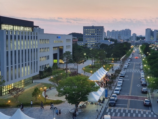 ▲ 김수갑 충북대 총장이 취임 1년도 채 되지 않아 본 대학 기술지주회사의 기술이전 및 사업화 수입실적을 20억 원 이상 달성하는 실적을 올렸다.ⓒ충북대