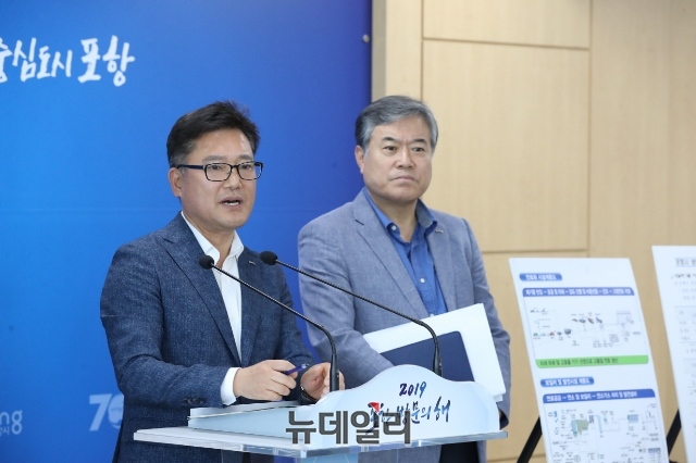 ▲ 하영길 포항시 환경녹지국장이 시청 브리핑룸에서 '포항시 생활폐기물 에너지화 시설'(SRF 시설)과 관련해 향후 운영계획을 밝히고 있다.ⓒ뉴데일리