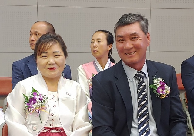 ▲ 이달의 새농민상을 받은 안광우·이금숙씨 부부.ⓒ충남농협본부