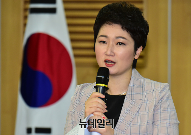 ▲ 이언주 무소속 의원이 5일 오전 국회 의원회관에서 '행동하는 자유시민' 주최로 열린 '자유로운 TALK - 문(MOON)제적 언론탄압' 토론회에서 발언을 하고 있다. ⓒ이종현 기자