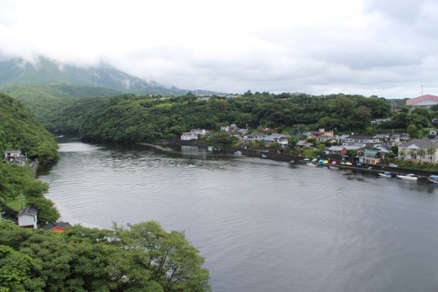 ▲ 안개가 걷힌 강마을의 전경.ⓒ이재우 대표