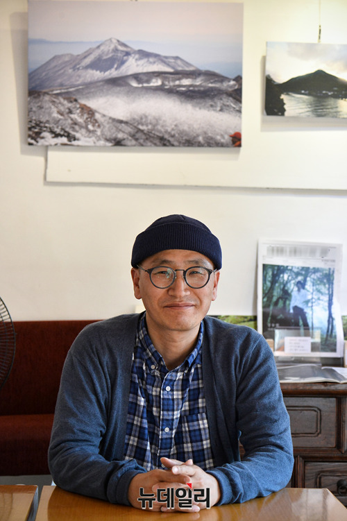 ▲ 안개가 걷힌 강마을의 전경.ⓒ이재우 대표